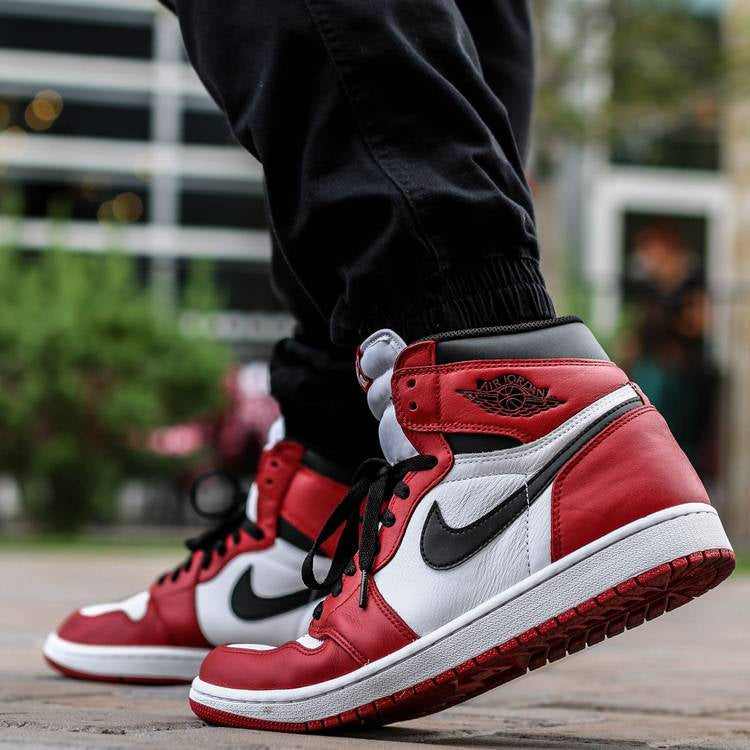 Air Jordan 1 Retro High OG  Chicago  2015 555088-101