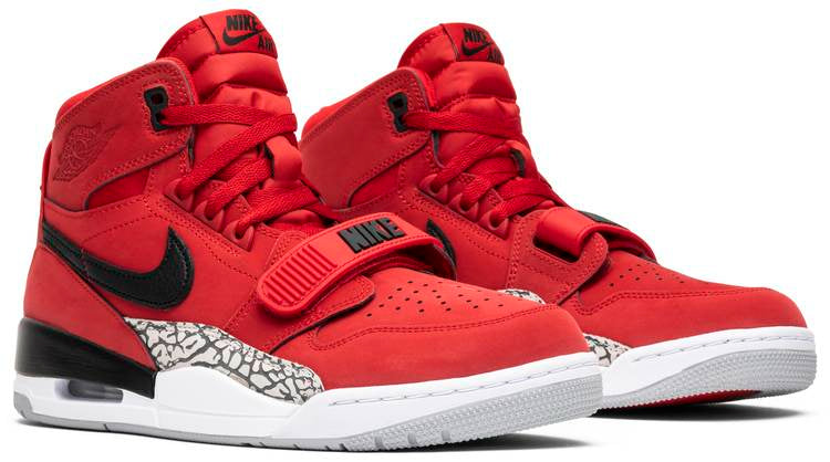 Jordan Legacy 312  Toro  AV3922-601