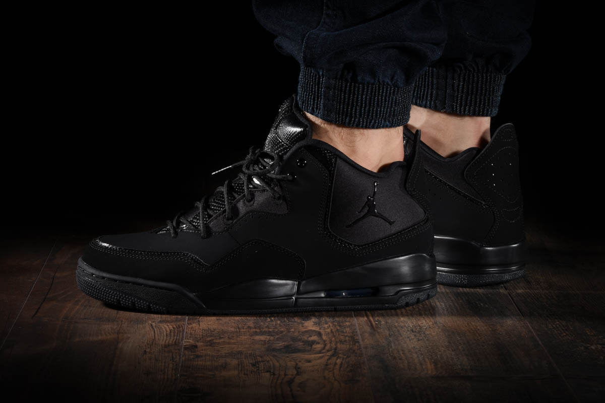 Jordan Courtside 23  Triple Black  AR1000-001